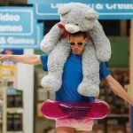 نقد فیلم «مرد پشت‌بامی»؛ داستان واقعی دزد عروسک‌ها